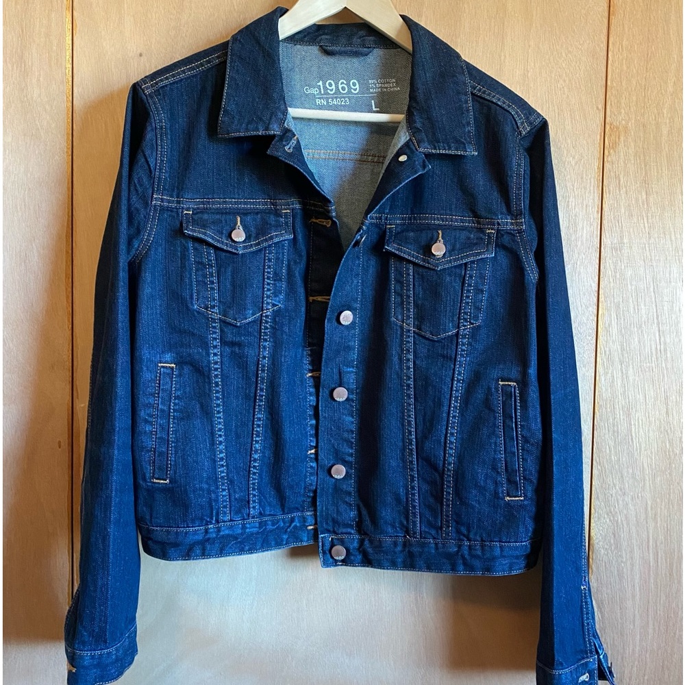 GAP 1969 denim jacket, Women’s size Large, dark wash, 1% spandex stretch